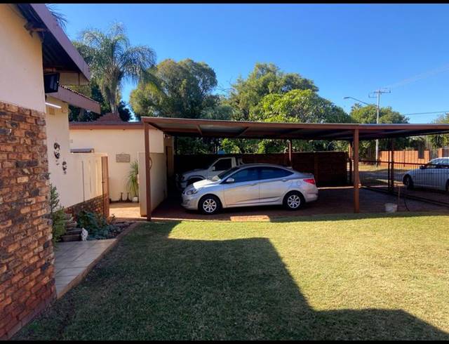 4 BEDROOM HOUSE FOR SALE IN THE ORCHARDS